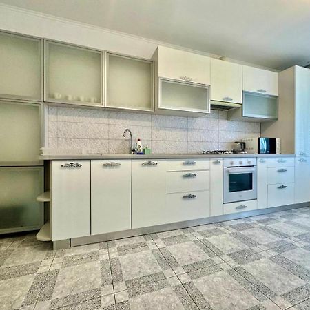 Apartpoltava Стильні Білосніжні Апартаменти, 2-Окремі Кімнати , Документи Для Відрядження , Банківський Чек Exteriör bild