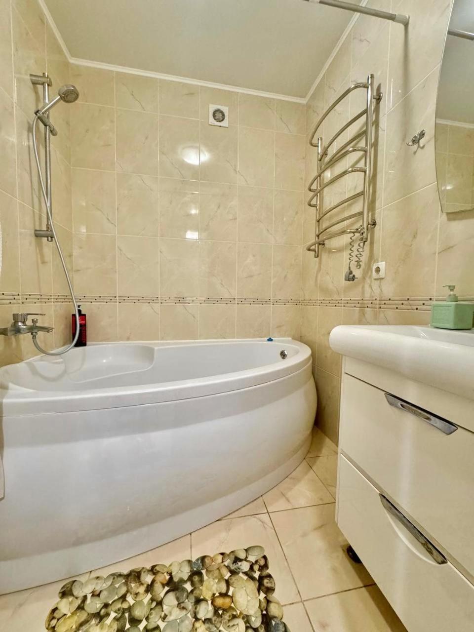 Apartpoltava Стильні Білосніжні Апартаменти, 2-Окремі Кімнати , Документи Для Відрядження , Банківський Чек Exteriör bild